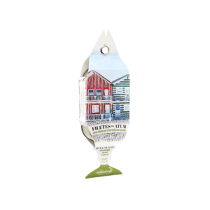 Tuna fillets with pineapple and mint in olive oil